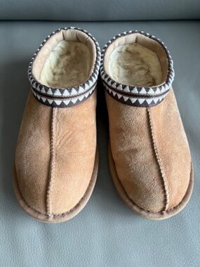 Shearling Wool lined Women's sz US/CA 6 suede leather slippers tan